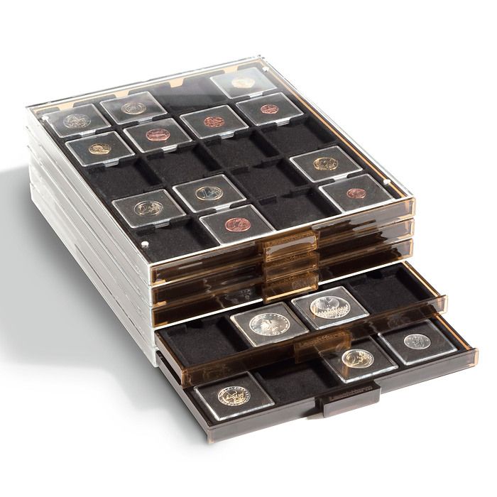 Médaillier 20 compartiments carrés 50 x 50 mm, teinte fumée, avec plateau noir
