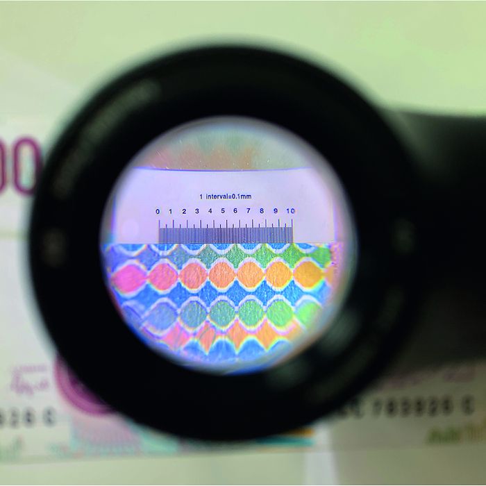 Loupe à poser LED avec grossissement x 8 et échelle