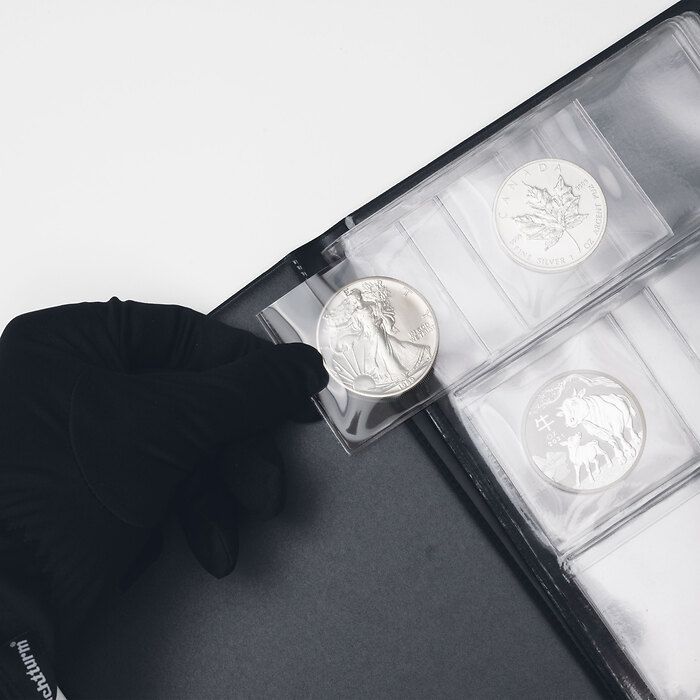 Album de poche pour 48 pièces  en argent, jusqu'à 41mm de diamètre, noir